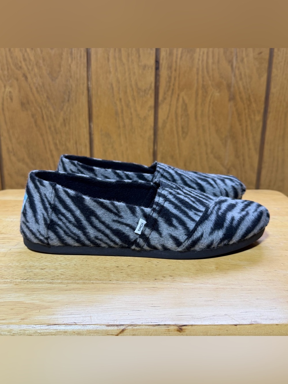 Toms Alpargata Slip On Shoes Zebra Print Fuzzy Black Gray Womens 9 NEW NO BOX